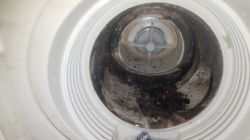Miele AURIN W3732 - gdzie znaleźć fartuch lub usunąć osad?