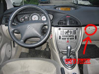 Citroen C5 2005 - lokalizacja śrub do demontażu deski rozdzielczej