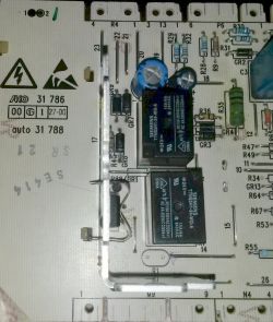 Zanussi WDA1055W - Wykorzystanie silnika wraz z elektronika do napedu maszyny.