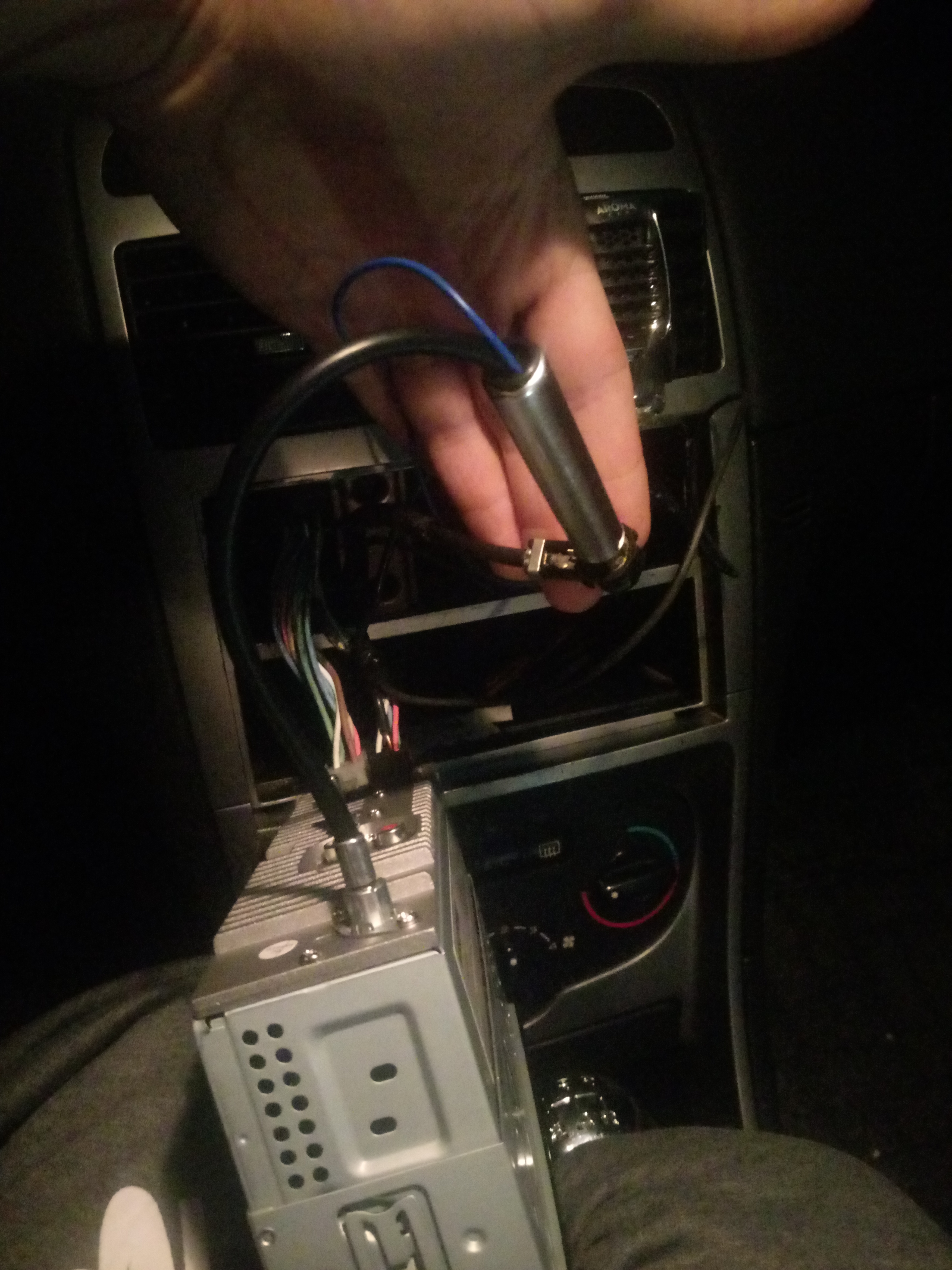 Clarion PU2472B w Peugeot 307 radio słabo odbiera