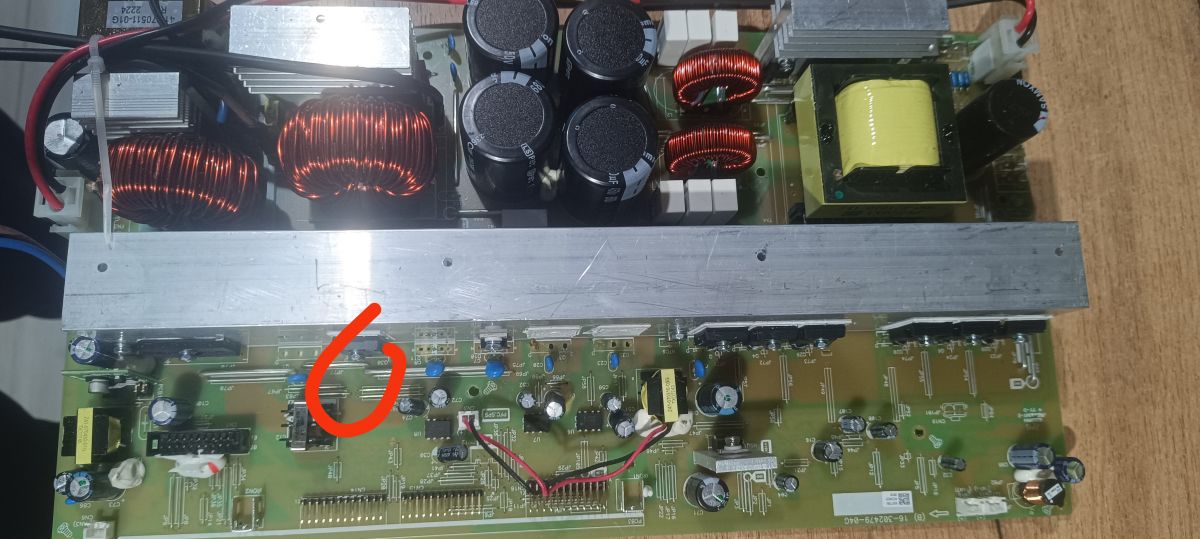 Identyfikacja spalonych tranzystorów w zasilaczu UPS CORE ONE 3K