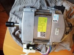 Electrolux EWT136551W - naprawa łożyska bębna, luz, pęknięty krzyżak, brak części, rozebranie