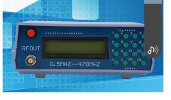 Urządzenie elektroniczne z wyświetlaczem i przyciskami, zakresem 0.5MHz-470MHz.