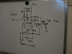 Modyfikacja marketowego multimetru DT830, dająca zakresy napięć i prądów 100x mniejsze.