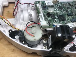 Wnętrze odkurzacza smart/robota sprzątającego z WiFi Medion 13277