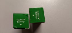 Dwa zielone kartoniki z napisem HAKADI Battery ustawione na białym tle.