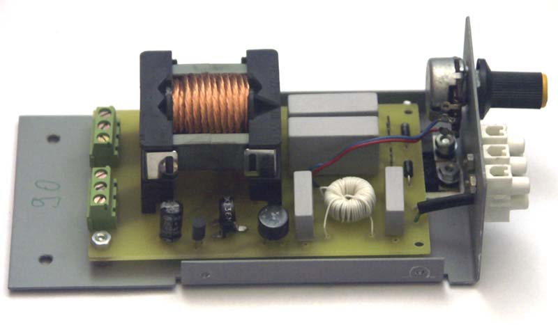 Transformator elektroniczny do halogenów 150W. Transformator elektroniczny do halogenów 150W.