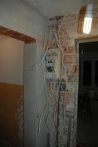 Czy obwód pompy w instalacji domowej wymaga różnicówki?