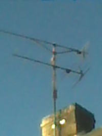 Dwie anteny radiowe do dwóch nadajników połączone razem Dwie anteny radiowe do dwóch nadajników połączone razem