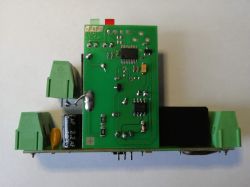 Wnętrze przekaźnika bistabilnego BIS-411 + schemat