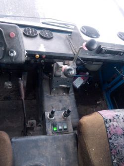 a: Multicar M25 mod. 91 - Wyjaśnienie oznaczeń przycisków i dźwigni w kokpicie