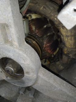 Agregat Honda ECT 6500 - brak napięcia na 3 fazach, regulator MECC ALTE SDR