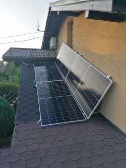 Połączenie równoległe paneli fotowoltaicznych 400W 36V nie zwiększa prądu - dlaczego?