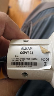 Kamera z etykietą Alkam OSPV323 pokazująca specyfikacje techniczne.