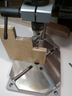 Piętrowy stojak na śrubokręty DIY Piętrowy stojak na śrubokręty DIY