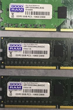 Trzy moduły pamięci RAM GoodRam DDR3 2GB i 4GB.