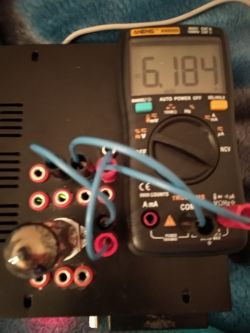 Kompaktowy tester lamp elektronowych Kompaktowy tester lamp elektronowych