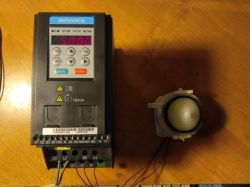 Obciążenie rezystancyjne i użytkowanie falownika MD200S0.75B-INT INOVANCE na 1/10 mocy