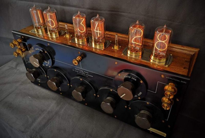 Nixie na steampunkowym panelu