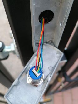 Wideodomofon Vrone VDP-61MV - jak podłączyć przewody do sterownika bramy?