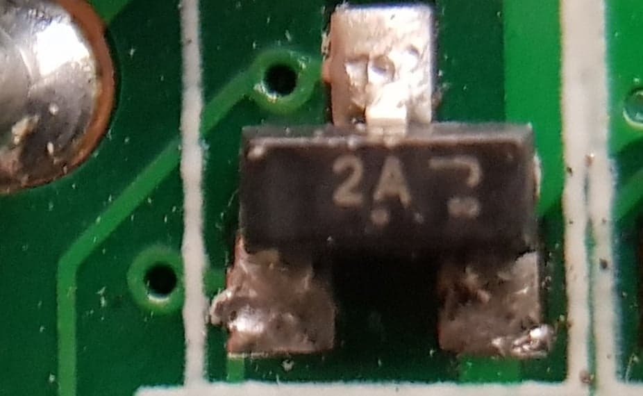 Jak rozróżnić FMMT3906 od MMBT3906L w obudowie SOT23? Oznaczenie 2A J