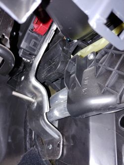 Wymiana potencjometru w silniczku klap nawiewu Seat Leon 1p1 - dostęp do śrub i diagnoza usterki