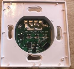 Test i wnętrze BW-SS3, czyli włącznika światła na WiFi od Blitzwolfa