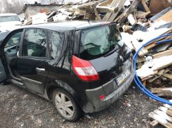 Megane Scenic 2003r po kolizji piszczy i swieca awaryjne