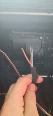 Co to za kable z Audi A6 C5? Jeden jest pod napięciem.