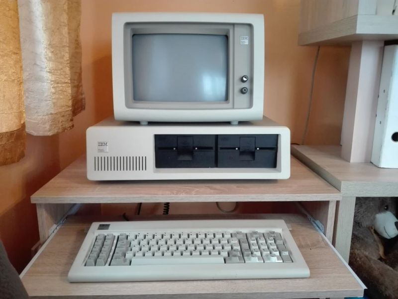 Zestaw komputerowy IBM PC 5150 - Dbanie o podzespoły elektroniczne, by służyły j