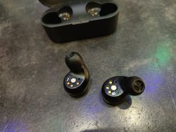 Technics\EAH-AZ40 - AZ40 - problem z etui ładującym słuchawki