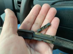 Chevrolet Aveo T255 - Uszkodzona wycieraczka czy pióro?