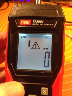 Tachometr TA 500C - pomiar prędkości obrotowej części ruchomych. Opis możliwości i obsługi.