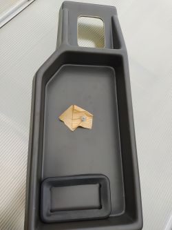 Znaleziska z piwnicy: identyfikacja spinek związanych z motoryzacją, Fiat