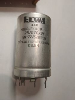 Wnętrze amplitunera Radmor 5102-TE Wnętrze amplitunera Radmor 5102-TE