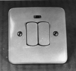 Trochę historii - rodzaje gniazdek elektrycznych w różnych dekadach