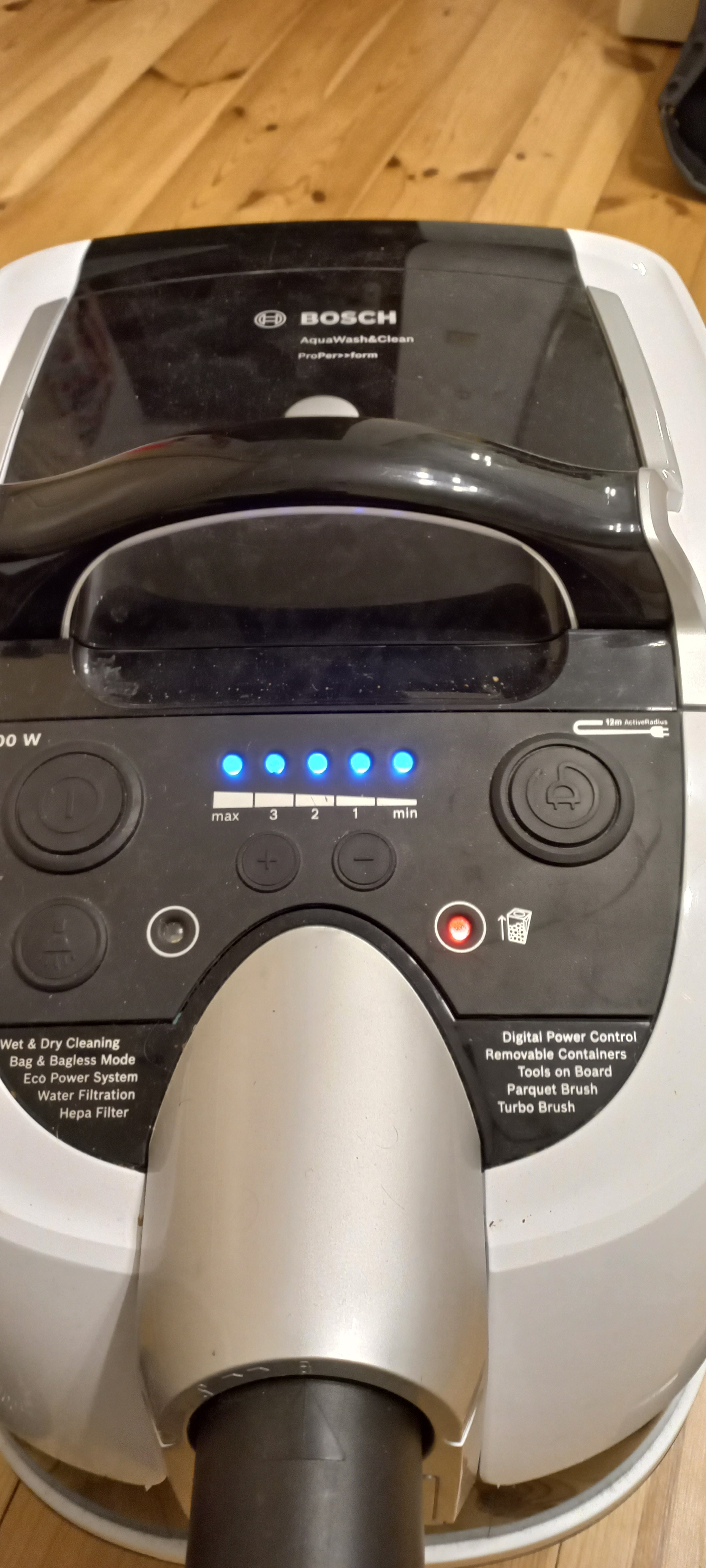 Bosch AquaWash&Clean BWD421PRO - odkurzacz piorący traci moc