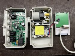 Synchronizacja dwóch siłowników meblowych z osobnymi sterownikami. Chętnie zapłacę za usługę:)