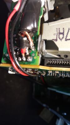 HU-605 Volvo: Jak wyprowadzić kabel AUX bez wymiany radia?