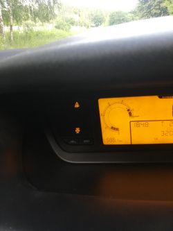 Dlaczego wyświetlają się dane błędy i jak je naprawić? Auto: Citroën C4 Picasso.