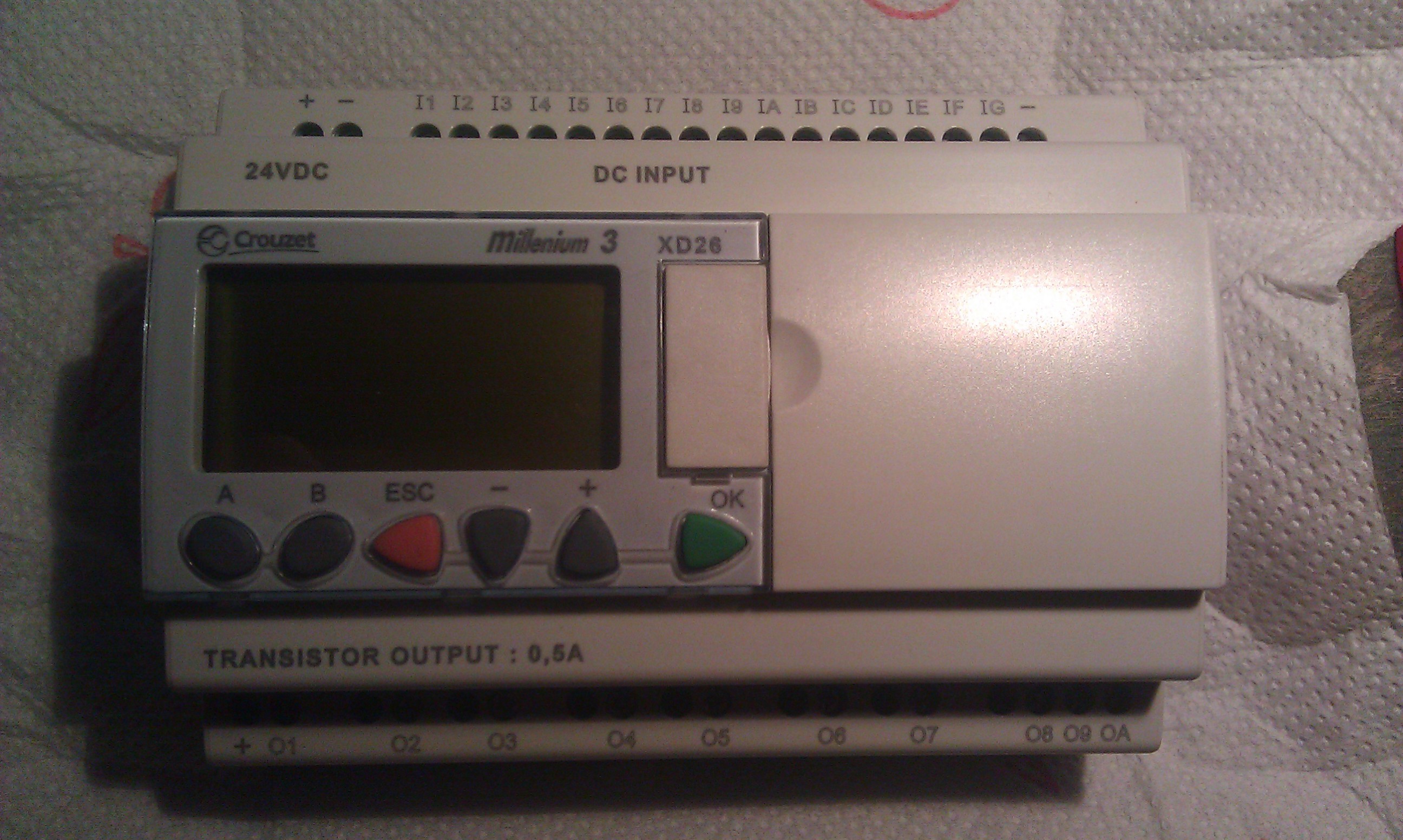 sprzedam-logic-controller-crouzet-millenium-3-xd26-s-88970162-24-v-dc