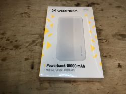 Biały powerbank Wozinsky WPBWE1 o pojemności 10 000 mAh w opakowaniu.