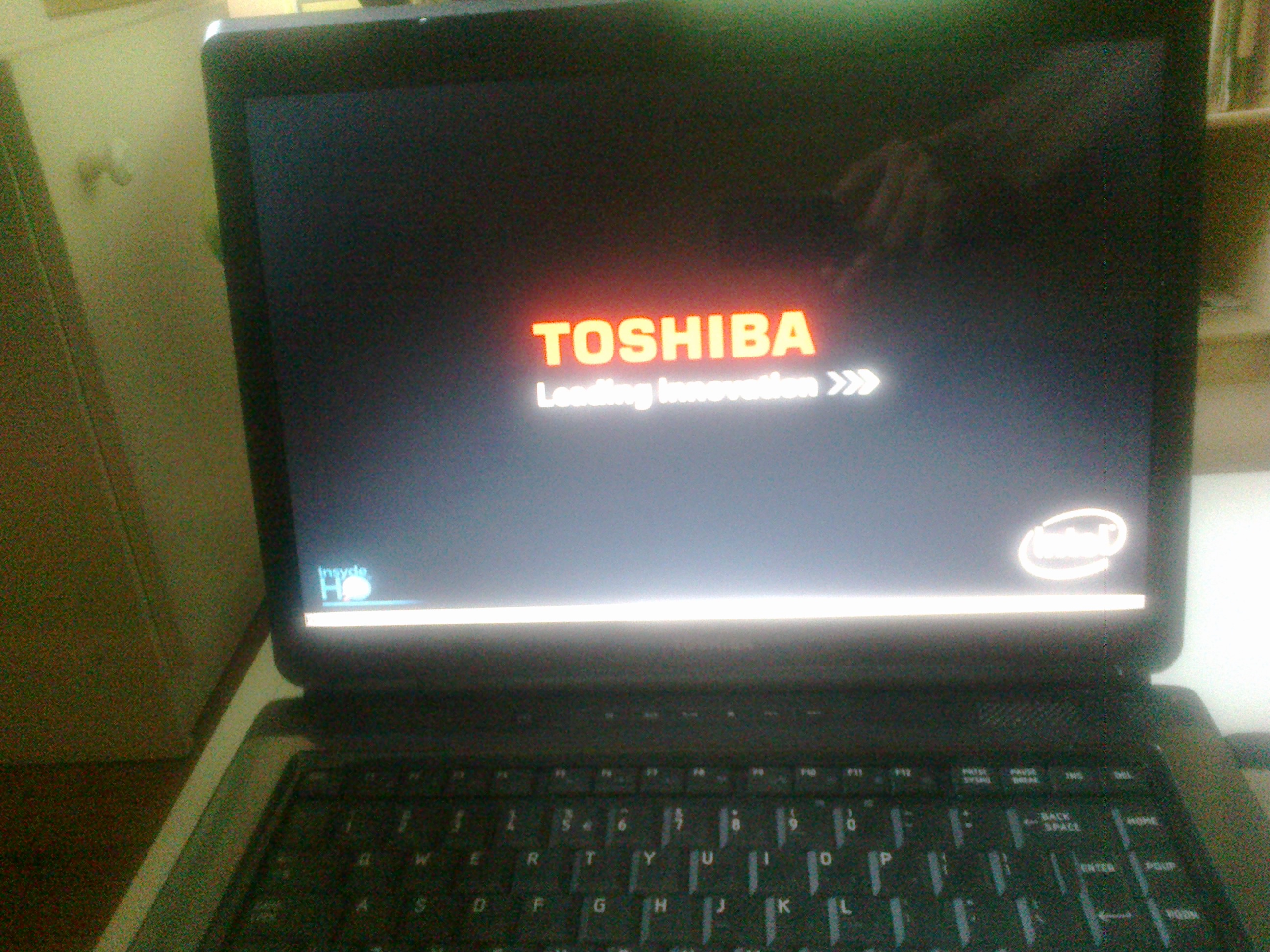 Toshiba satellite l300 не включается дисплей