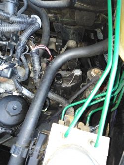 Gdzie w Oplu Corsa C 1.4 Twinport znajduje się czujnik światła cofania?