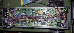 Wnętrze radiotelefonu Zodiak P-3206 z odsłoniętą płytką PCB i wiązką przewodów