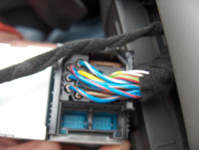 Jaka zmieniarka do BMW 320 rok 2001