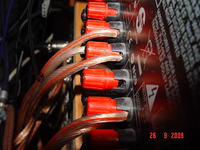 Profesjonalne zaciski głośnikowe zakręcane.