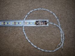 Przycisk bistabilny + oświetlenie szafkowe LED