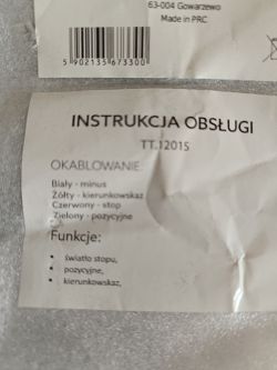 Zbliżenie na instrukcję obsługi lampy z informacjami o okablowaniu i funkcjach.