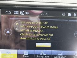 Gerätebildschirm mit Softwareversionsinformationen.